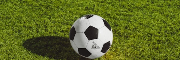 官方直播A平台截图 - 显示足球比赛直播画面